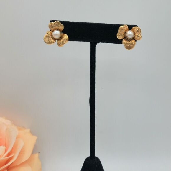 Vintage IPS 12kt fillagree flower pearl screwback earrings - Picture 2 of 6